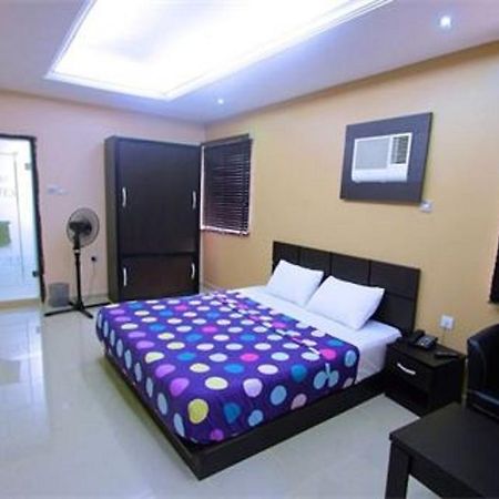 Number 95 Suites Lagos Bagian luar foto