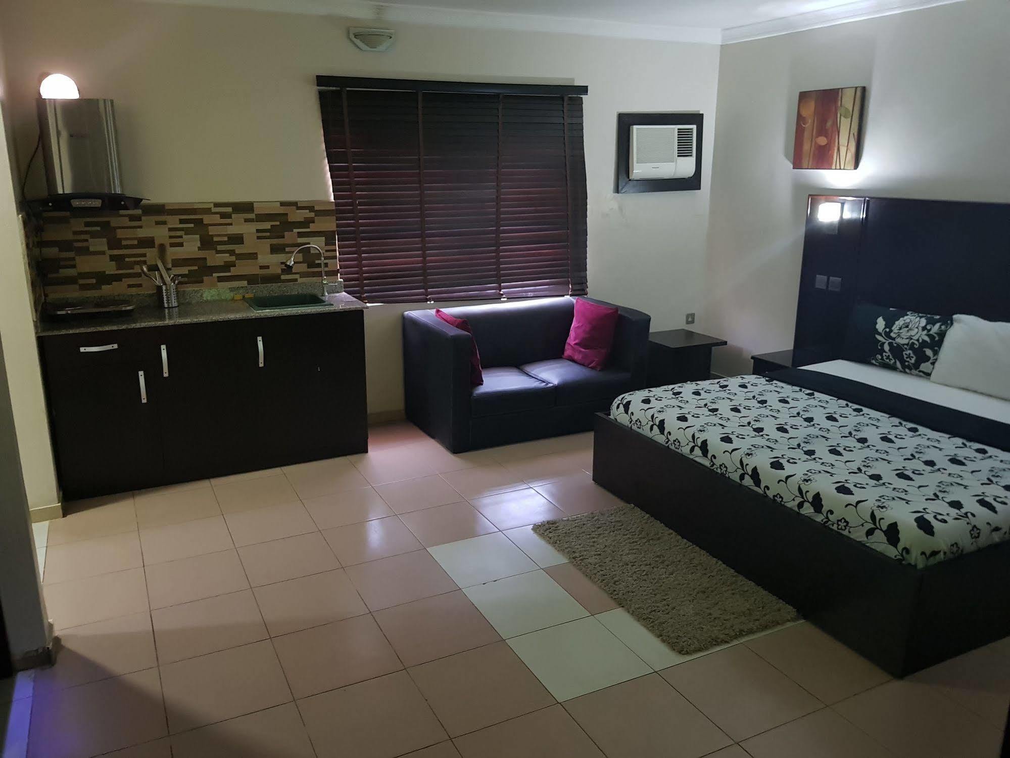 Number 95 Suites Lagos Bagian luar foto